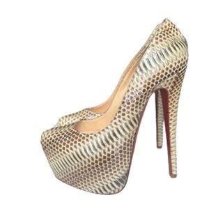 Christian Louboutin Daffodile Snakeskin Platform
Pump RETAIL 1395